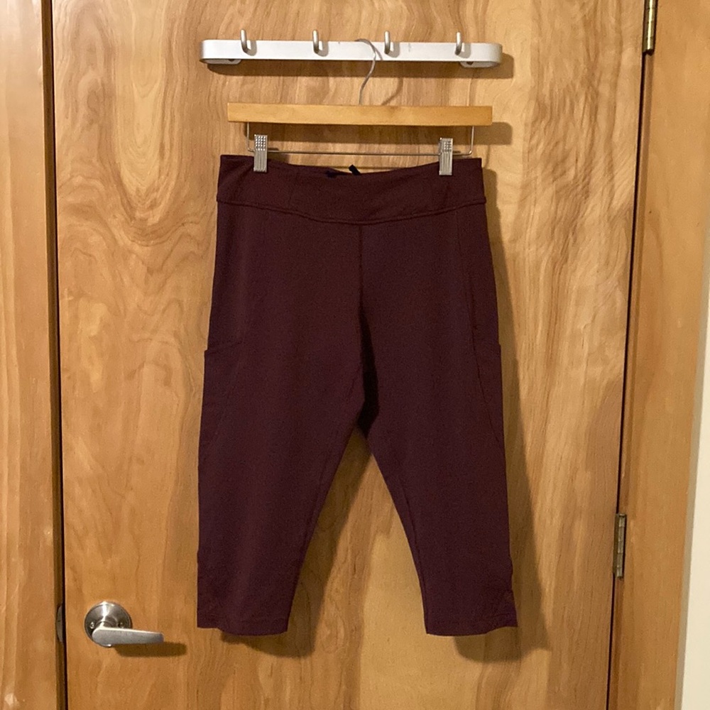 NWOT Patagonia running / exercise capris tights - size medium